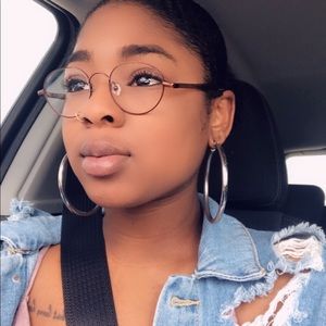 Meet your Posher, Isaisha